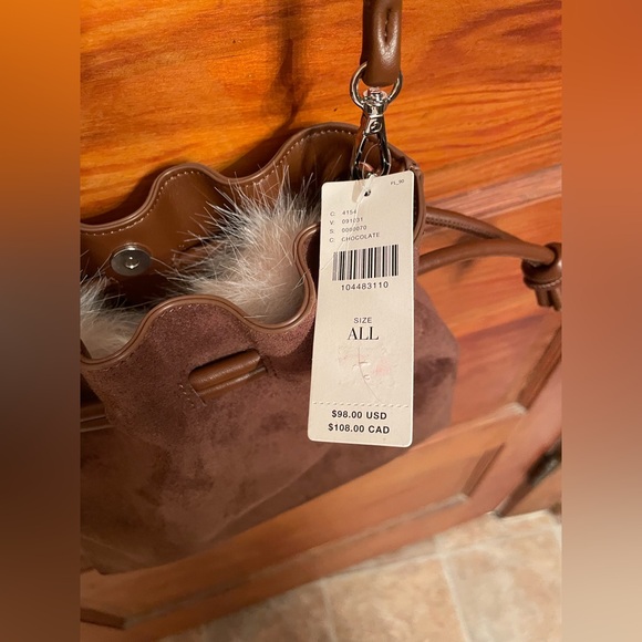 Cinched Suede Faux Fur Bucket Bag - Picture 5 of 8